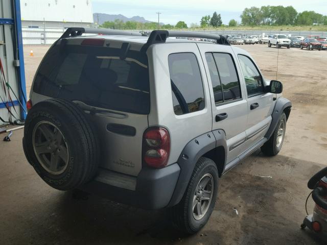 1J4GL38K05W725772 - 2005 JEEP LIBERTY RE SILVER photo 4