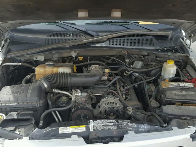 1J4GL38K05W725772 - 2005 JEEP LIBERTY RE SILVER photo 7