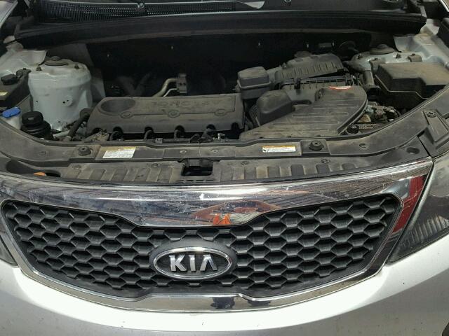 5XYKT3A1XBG032668 - 2011 KIA SORENTO BA SILVER photo 7