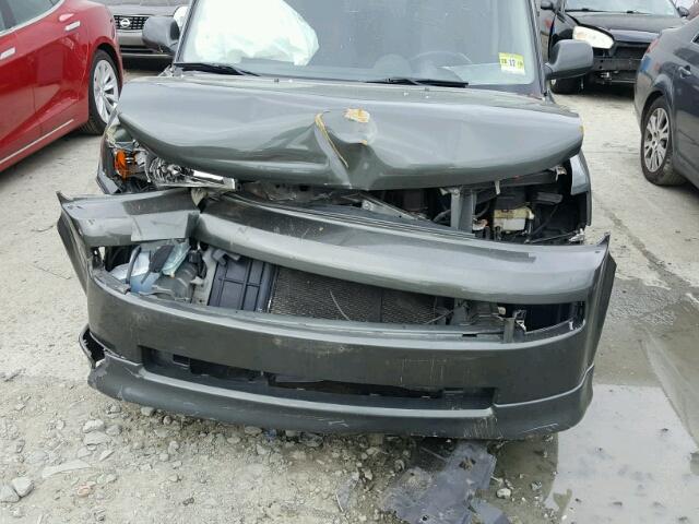 JTLKT324850205966 - 2005 TOYOTA SCION XB GREEN photo 9