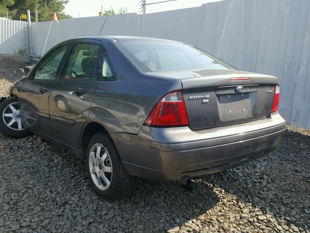 1FAFP34N45W288211 - 2005 FORD FOCUS ZX4 GRAY photo 3