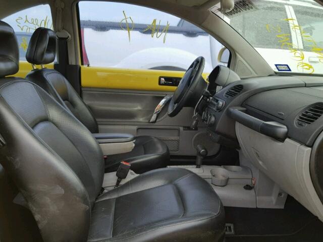 3VWDD21C2YM421640 - 2000 VOLKSWAGEN NEW BEETLE 黄色 照片 5