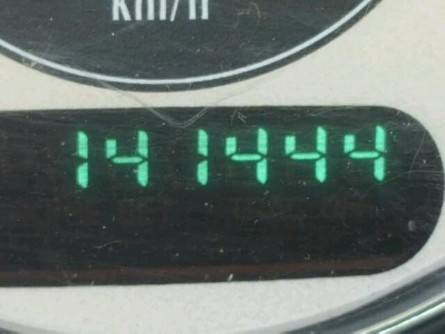 2C8GT64L21R156012 - 2001 CHRYSLER TOWN & COU BLUE photo 8