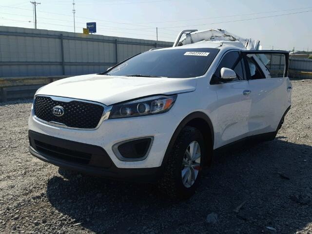 5XYPG4A31GG045849 - 2016 KIA SORENTO LX WHITE photo 2