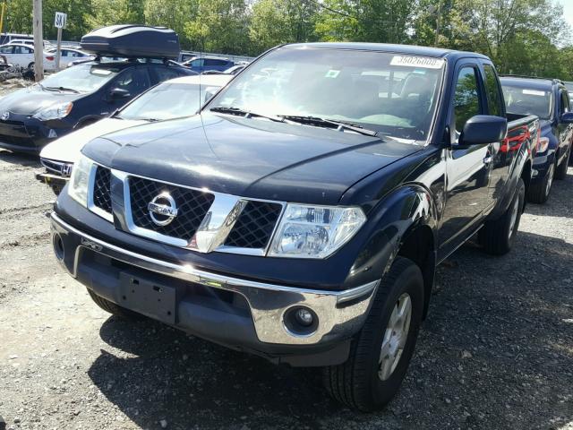 1N6AD06W55C438536 - 2005 NISSAN FRONTIER K BLACK photo 2