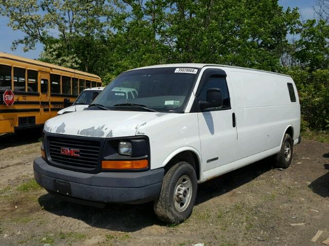 1GTHG39U831215730 - 2003 GMC SAVANA G35 WHITE photo 2