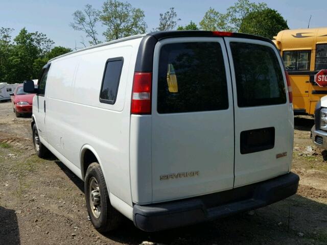 1GTHG39U831215730 - 2003 GMC SAVANA G35 WHITE photo 3