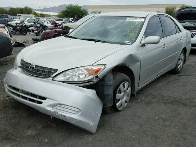 4T1BE32K32U094196 - 2002 TOYOTA CAMRY LE SILVER photo 2