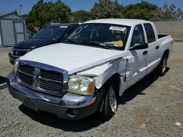 1D7HW48N75S237935 - 2005 DODGE DAKOTA QUA WHITE photo 2