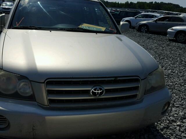 JTEGF21A030084868 - 2003 TOYOTA HIGHLANDER GOLD photo 9