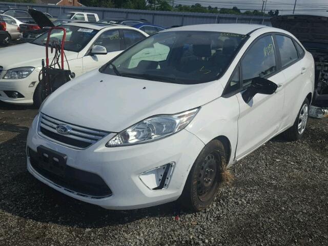 3FADP4BJ7CM160992 - 2012 FORD FIESTA SE WHITE photo 2