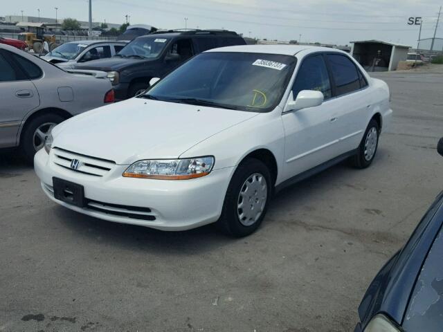 3HGCG66531G711477 - 2001 HONDA ACCORD LX WHITE photo 2