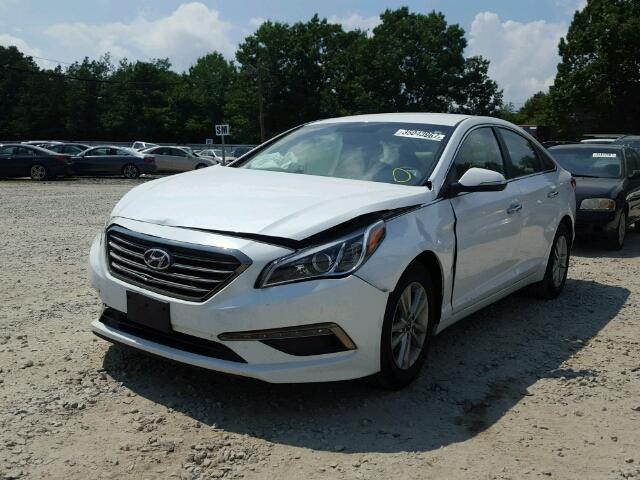 5NPE24AA8FH135771 - 2015 HYUNDAI SONATA WHITE photo 2