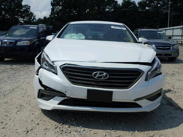 5NPE24AA8FH135771 - 2015 HYUNDAI SONATA WHITE photo 9