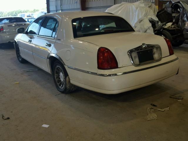 1LNHM82W22Y655087 - 2002 LINCOLN TOWN CAR S WHITE photo 3