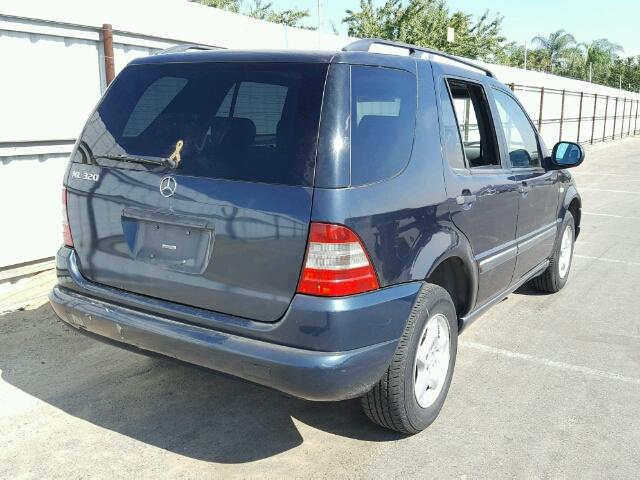 4JGAB54EXXA106828 - 1999 MERCEDES-BENZ ML320 BLUE photo 4