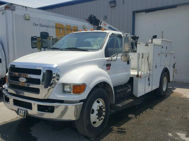 3FRWF75W89V091735 - 2009 FORD F750 SUPER WHITE photo 2