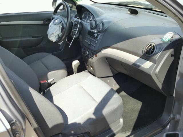 KL1TD56E69B304489 - 2009 CHEVROLET AVEO LS GRAY photo 5