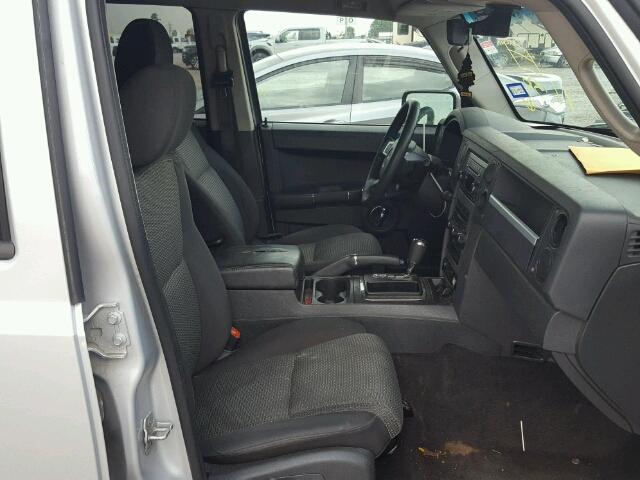1J8HH48K59C514908 - 2009 JEEP COMMANDER SILVER photo 5