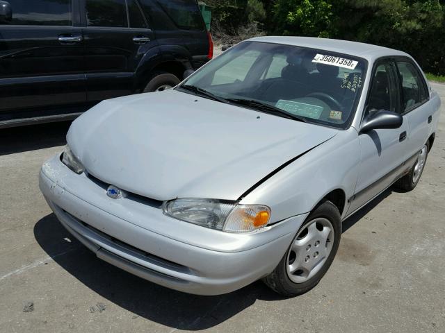 1Y1SK5281YZ437110 - 2000 CHEVROLET GEO PRIZM SILVER photo 2