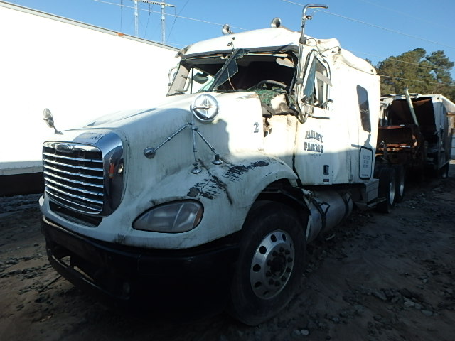 1FUJF0DEX5PU29792 - 2005 FREIGHTLINER COLUMBIA 1 WHITE photo 2