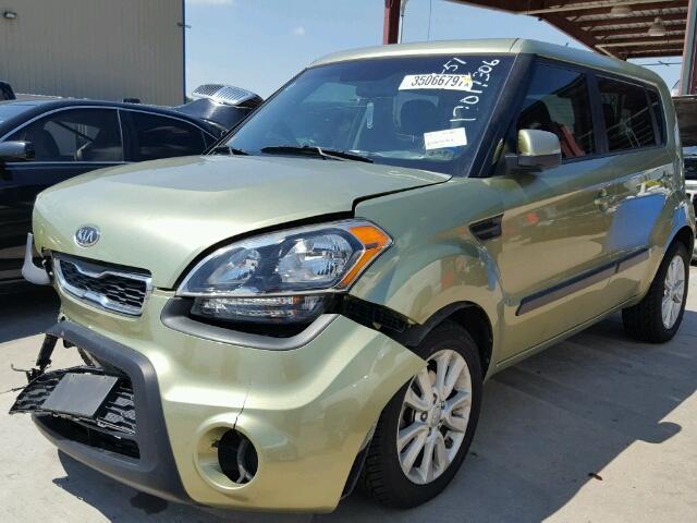 KNDJT2A65C7414350 - 2012 KIA SOUL GREEN photo 2