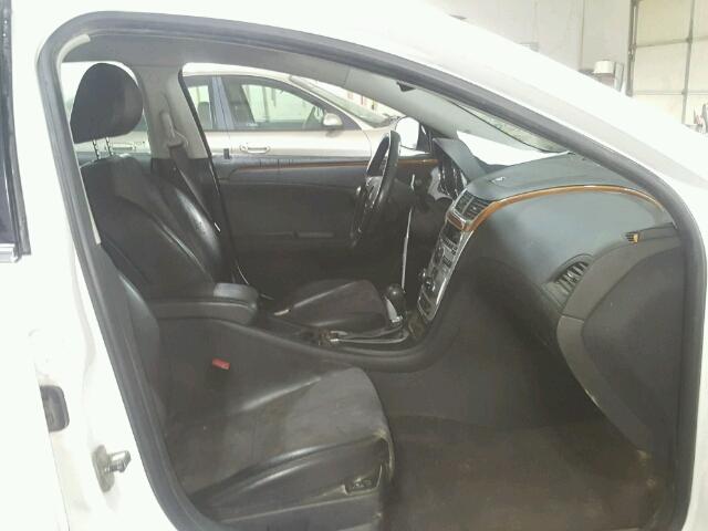 1G1ZD5E75AF139269 - 2010 CHEVROLET MALIBU 2LT WHITE photo 5