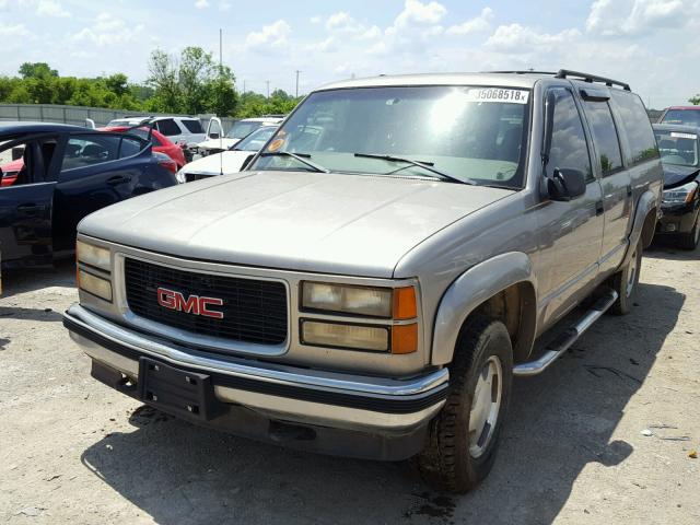 3GKFK16R6WG515853 - 1998 GMC SUBURBAN K SILVER photo 2