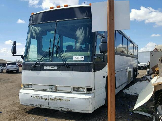 1M8SDMPA7WP050382 - 1998 MOTOR COACH INDUSTRIES TRANSIT BU WHITE photo 2