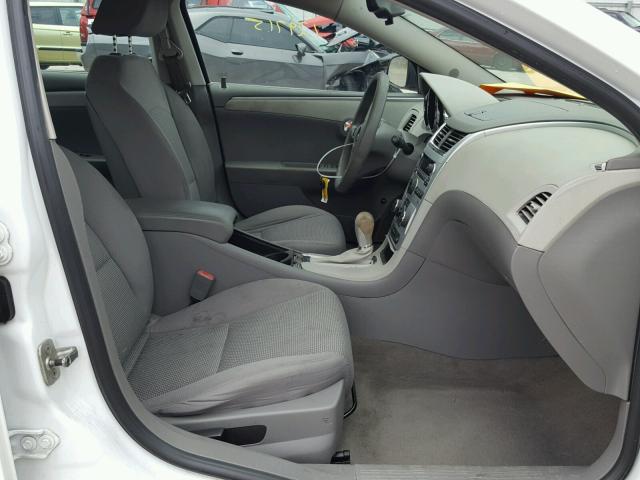 1G1ZB5EB4AF125373 - 2010 CHEVROLET MALIBU LS თეთრი ფოტო 5