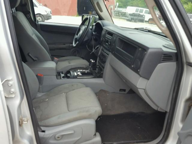 1J8HG48N26C274175 - 2006 JEEP COMMANDER GRAY photo 5