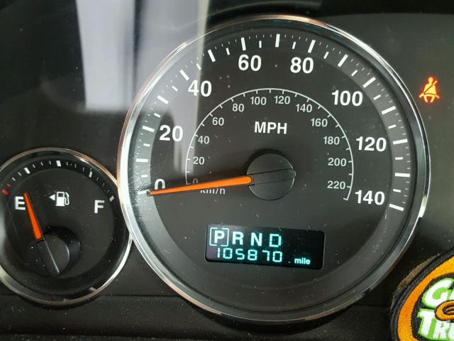 1J8HG48N26C274175 - 2006 JEEP COMMANDER GRAY photo 8