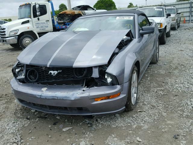 1ZVHT85H565214661 - 2006 FORD MUSTANG GT GRAY photo 2