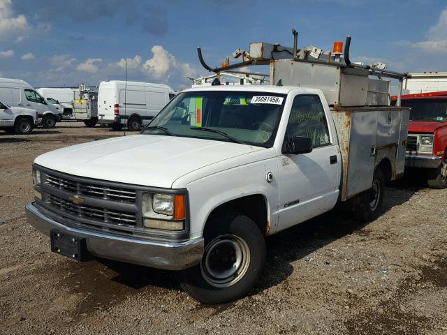 1GBGC34R7YR218111 - 2000 CHEVROLET C3500 WHITE photo 2