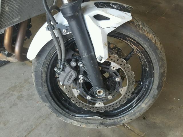 JKAEXEJ10HDA01656 - 2017 KAWASAKI EX650 J თეთრი ფოტო 9