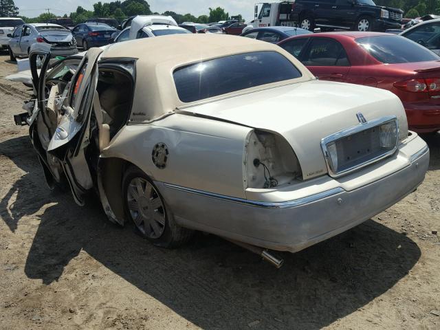 1LNHM83W93Y605755 - 2003 LINCOLN TOWN CAR C TAN photo 3