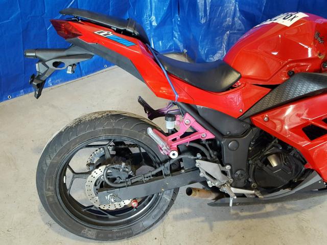 JKAEX8A11GDA27988 - 2016 KAWASAKI EX300 A RED photo 6