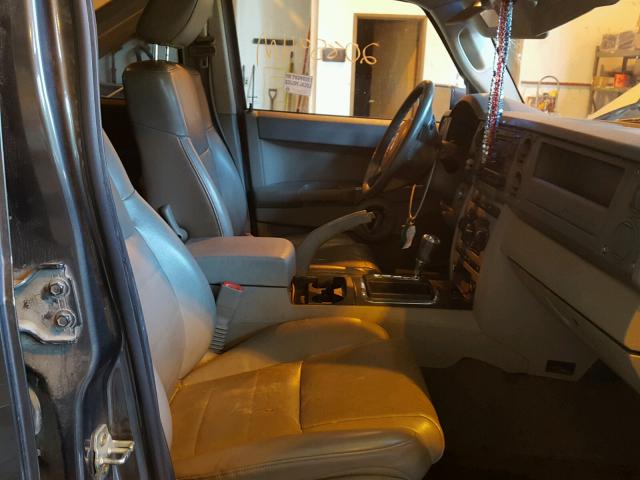 1J8HH48NX6C133190 - 2006 JEEP COMMANDER GRAY photo 5