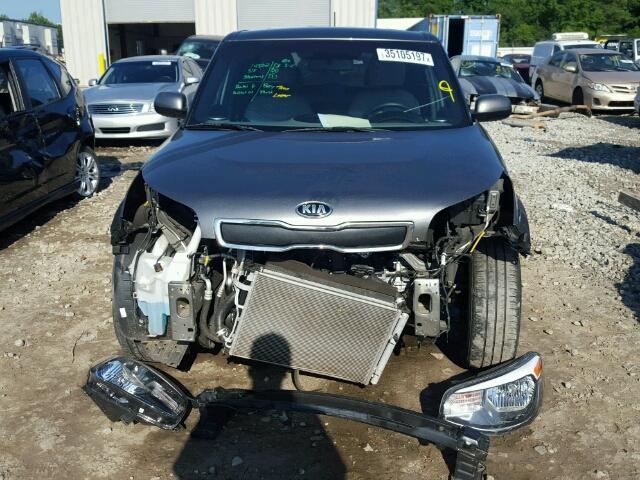 KNDJN2A2XF7200613 - 2015 KIA SOUL GRAY photo 9