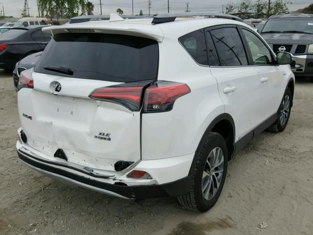 JTMRJREV1HD135537 - 2017 TOYOTA RAV4 XLE WHITE photo 4