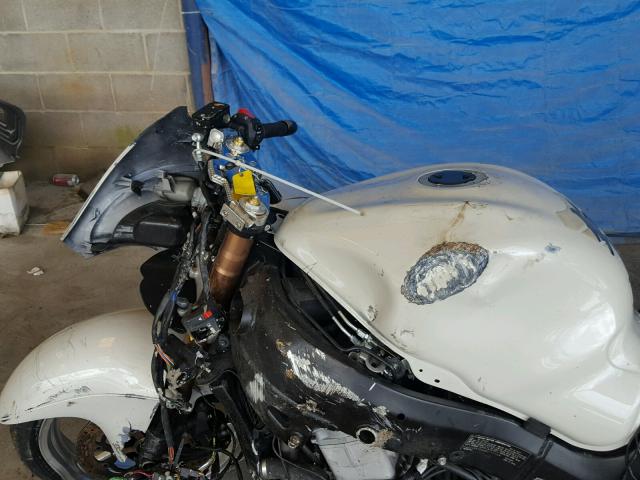 JS1GX72A882103668 - 2008 SUZUKI GSX1300 R WHITE photo 5