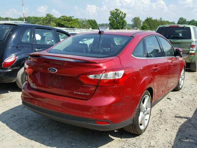 1FAHP3J26CL108275 - 2012 FORD FOCUS RED photo 4