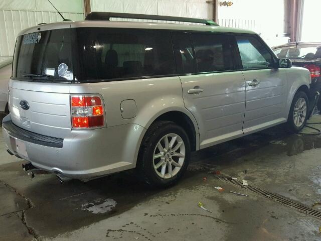 2FMGK5B88DBD19767 - 2013 FORD FLEX SE SILVER photo 4