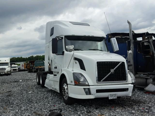 4V4NC9TG8CN540492 - 2012 VOLVO VN VNL WHITE photo 1