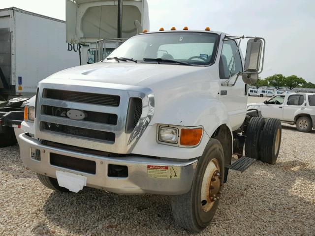 3FRXF75T67V514772 - 2007 FORD F750 SUPER WHITE photo 2