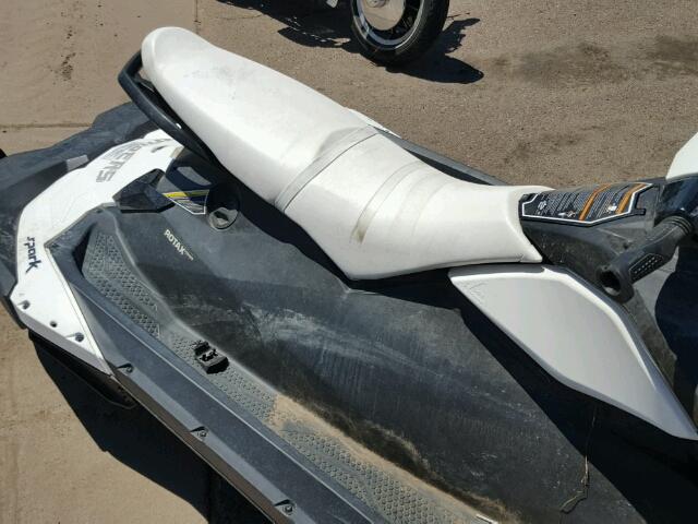 YDV15196F414 - 2014 BOMBARDIER JETSKI TWO TONE photo 6