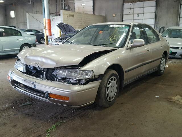 1HGCD5634RA064213 - 1994 HONDA ACCORD LX TAN photo 2