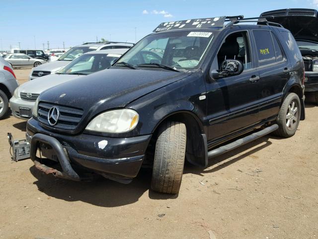 4JGAB72E7YA185150 - 2000 MERCEDES-BENZ ML 430 黑色 照片 2