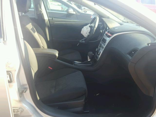 1G1ZC5EUXBF100963 - 2011 CHEVROLET MALIBU 1LT 银色 照片 5