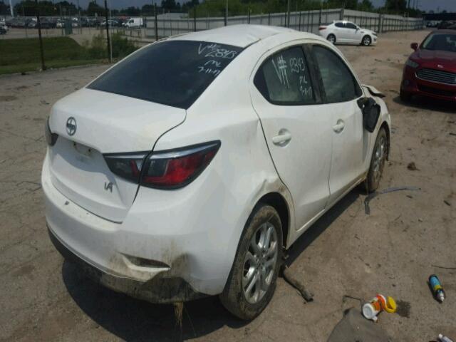 3MYDLBZV5GY122843 - 2016 TOYOTA SCION IA WHITE photo 4